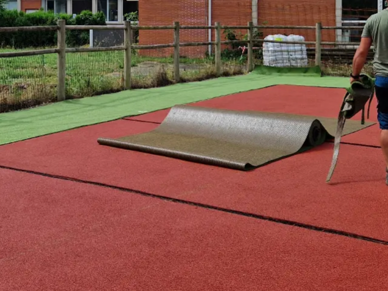 Sol coulé EPDM et gazon synthétique